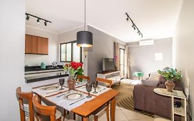 Apartamento Moderno com Terraço à 4Km do Consulado USA